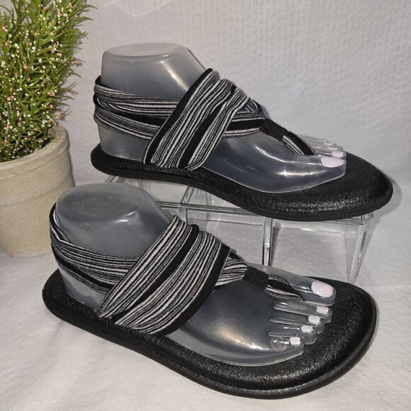 SANUK BLACK AND WHITE YOGO SLING CUSHIONED SLIDE ON SANDALS WOMENS SIZE 8 EUC - Picture 1 of 8